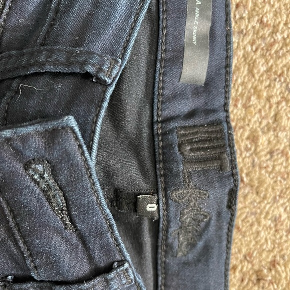 DL1961 - Picture 3 of 4